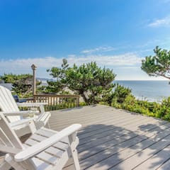 Perfect oceanfront beach getaway with amazing views walk to the beach