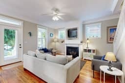 Bella Beach Home with private hot tub walk to beach park and cafe - Image 4