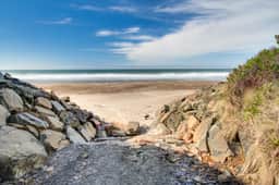 Fun and Unforgettable Beach House Dog friendly with a Great Location - Image 2