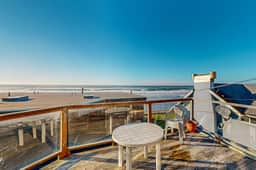 Elegant Condo with Beautiful Ocean Views and Nearby Beach Access - Image 2