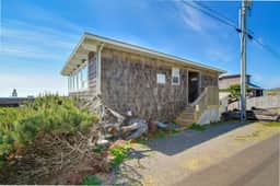 Elegant Condo with Beautiful Ocean Views and Nearby Beach Access - Image 3
