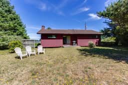Cozy hilltop home with ocean views and game tables 3 blocks from the beach - Image 5