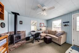 Cottage near the beach perfect for a couple with deck grill and fireplace - Image 4