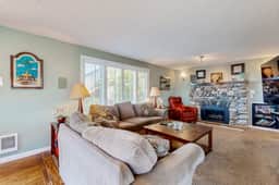Eclectic home with amazing 360 degree view deck private hot tub and game room - Image 2