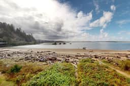 Historic Taft District condo with dazzling bay views fireplace and washer dryer - Image 4