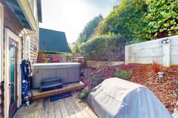Dog friendly coastal home with private hot tub and park access - Image 2