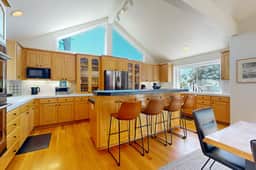 Idyllic Cape retreat with ocean views and private hot tub walk to state beach - Image 3