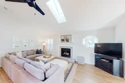 Family Friendly Beach Home with High Speed WiFi Gas Fireplace and Washer Dryer - Image 3