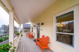 Charming three story getaway with two cozy living areas walk to the beach - Image 2
