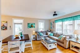 Charming three story getaway with two cozy living areas walk to the beach - Image 4