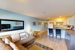 Creekside condo with beach access balcony full kitchen and ocean views - Image 4