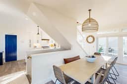 Beautiful family friendly home with private hot tub walk to beach shared pool - Image 5
