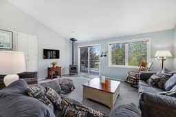 Serene home with entertainment full kitchen and easy beach access - Image 4