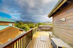 Gorgeous waterfront home with ocean views a furnished deck and beach access - Image 3