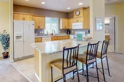 Comfortable home close to beach with deck and game room close to town - Image 4