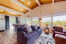 Family Friendly Home with Hot Tub Ocean View and Entertainment Near Beach - Image 4
