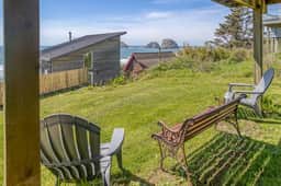 Oceanview Group Getaway in Prime Beachside Location - Image 4