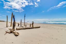 Quiet beach cottage with full kitchen and internet prime central locale - Image 2