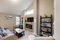 New House in Quiet Location with Modern Amenities near Beach Lake and Town - Image 3