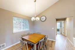 New House in Quiet Location with Modern Amenities near Beach Lake and Town - Image 5