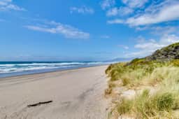 Beachfront condo boasting beautiful views a private balcony and perfect location - Image 3