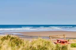 Family Friendly Oceanfront Condo with Free WiiFi Ocean Views and Easy Beach Access - Image 4
