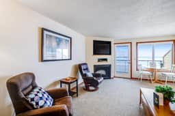 Waterfront condo with furnished balcony ocean views and great location - Image 5