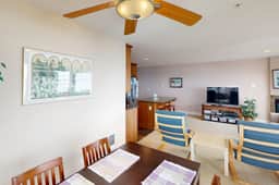 Modern Condo with Gorgeous Views Balcony and WiFi Quick Walk to Beach - Image 5
