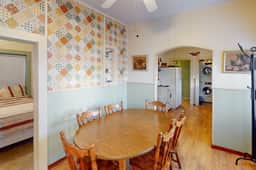 Charming Cottage with Central Location Mountain Views and Beach Access Across Street - Image 5