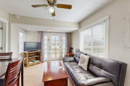 Charming Dog Friendly Home Close to Shops and Restaurants Minutes to Beach - Image 4
