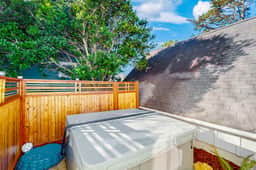 Family friendly home close to ocean private hot tub fireplace and WIFI - Image 3