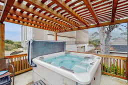 Oceanfront home with great views high speed WiFi and direct beach access - Image 5