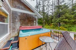 Beautiful Craftsman home with private hot tub and pool table walk to beach - Image 4