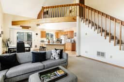 Lake view getaway steps from beach with WiFi and private washer dryer - Image 5