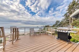 Huge dog friendly castle with ocean view decks 5 minutes to the beach - Image 2