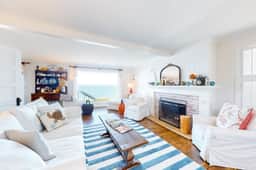 Oceanfront cottage with water view deck gas fireplace and washer dryer - Image 2
