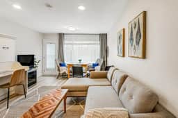 Vibrant polished condo with oceanfront views patio and with easy beach access - Image 4