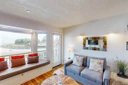 Oceanfront 2nd floor condo with ocean views balcony and seasonal beach access - Image 4