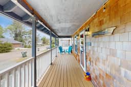 Charming home near coast with firepit deck front porch - Image 3