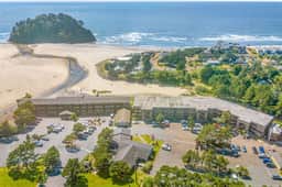 Creekfront Condo with Private Patio Beach Access Shared with D Gas Grill and Views - Image 2