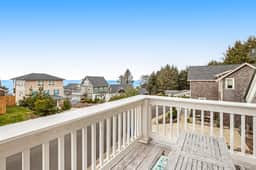 Oceanview home with WiFi washer dryer gas fireplace balcony - Image 2