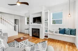 Oceanview home with WiFi washer dryer gas fireplace balcony - Image 5