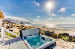 Beachfront home with ocean view hot tub and wood burning fireplace dog friendly - Image 4