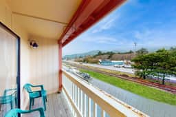 Classy Dog Friendly Studio with Free WiFi and Cable Walk to the Beach - Image 2