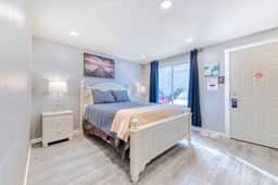 Coastal room near the beach and downtown dog friendly - Image 2
