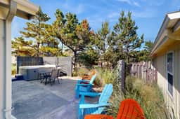 Cottage near the beach with hot tub gas fireplace washer dryer dog friendly - Image 3