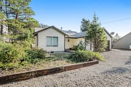 Cozy Home with Wood Stove WiFi Gas Grill and Large Deck Walk to Beach - Image 3