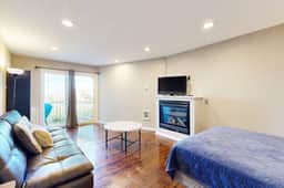 Dog Friendly Studio with Private Balcony Miles of Beach just Steps Away - Image 4