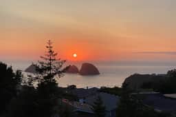 Dog friendly home with ocean views deck washer dryer grill and fireplace - Image 2