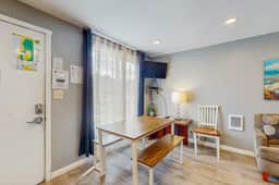 Dog Friendly Room with Kitchen Located Near the Beach and Downtown - Image 5